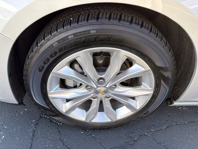 Certified 2019 Chevrolet Malibu LT w/ Leather Package FWD image 10