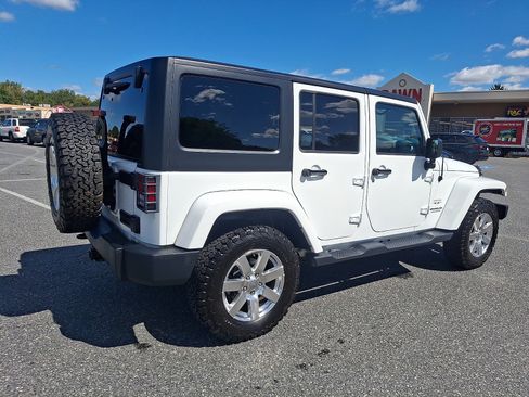 Used 2017 Jeep Wrangler Unlimited Sahara w/ Connectivity Group AWD/4WD image 6