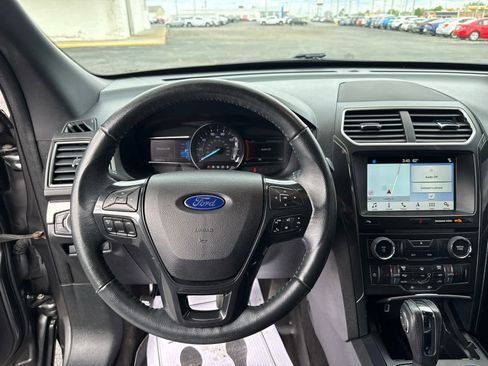 Used 2018 Ford Explorer XLT w/ Equipment Group 202A AWD/4WD image 15