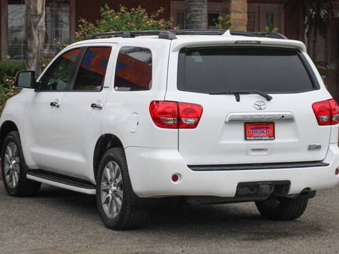 Used 2017 Toyota Sequoia Limited w/ Safety & Convenience Package image 6