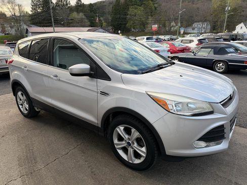 Used 2015 Ford Escape SE image 3
