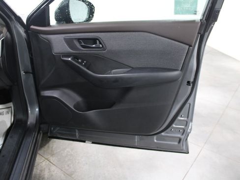 Used 2023 Nissan Rogue S image 28