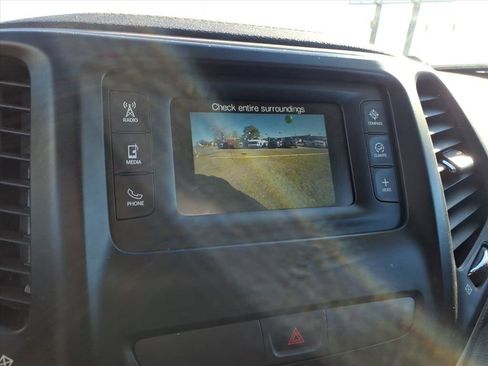 Used 2018 Jeep Cherokee Latitude w/ Cold Weather Group image 24