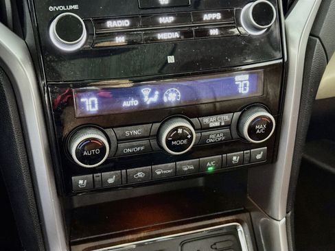 Used 2020 Subaru Ascent Touring AWD/4WD image 18