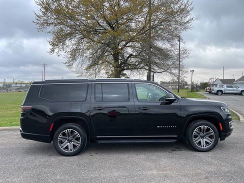 Used 2024 Jeep Wagoneer L Series II w/ Flexible Seating Group image 8