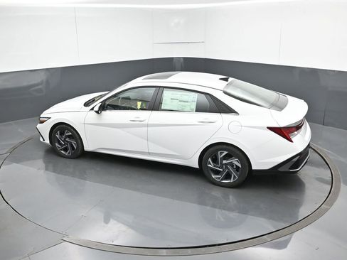 New 2026 Hyundai Elantra Limited FWD image 19