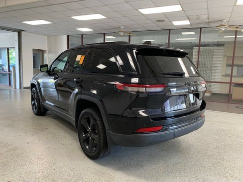 Certified 2023 Jeep Grand Cherokee Altitude AWD/4WD image 5
