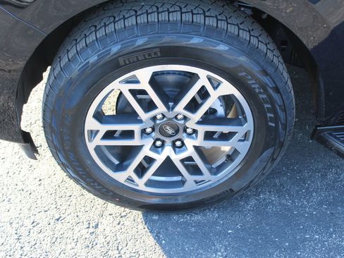 New 2025 Ford Expedition Active image 23