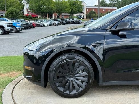 Used 2024 Tesla Model Y Long Range AWD/4WD image 12