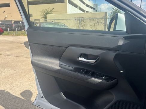 Used 2025 Nissan Kicks SV image 20