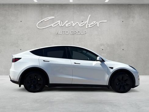 Used 2024 Tesla Model Y Long Range image 17