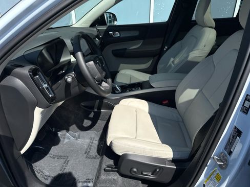 Used 2026 Volvo XC40 B5 Plus AWD/4WD image 7