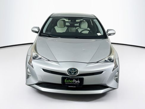 Used 2016 Toyota Prius Three Touring FWD image 2