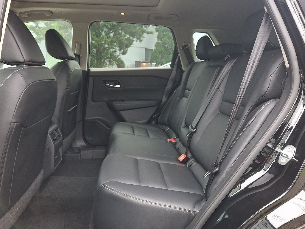Used 2023 Nissan Rogue SL AWD/4WD image 14