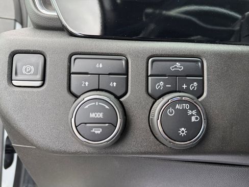 Used 2024 Chevrolet Silverado 3500 LT image 21