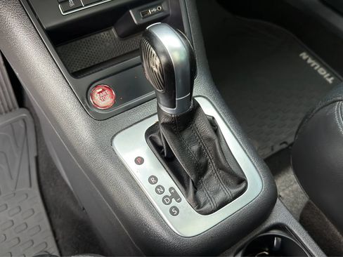 Used 2017 Volkswagen Tiguan Sport FWD image 30