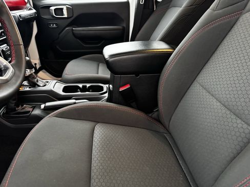 Used 2023 Jeep Wrangler Unlimited Rubicon image 17