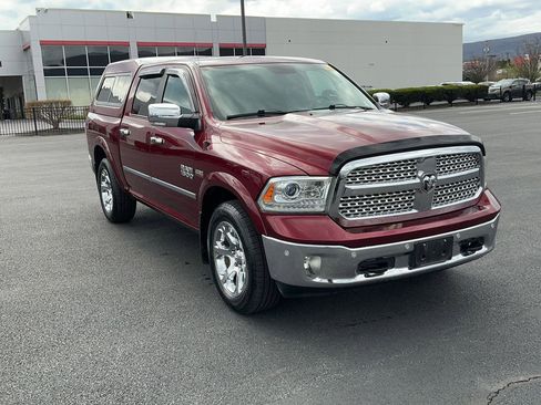 Used 2017 RAM 1500 Laramie w/ Convenience Group AWD/4WD image 3