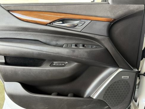 Used 2016 Cadillac Escalade ESV Premium image 16