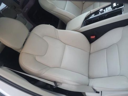 Used 2024 Volvo XC90 B5 Plus image 7