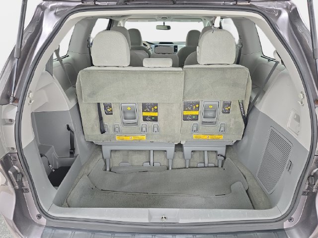 Used 2014 Toyota Sienna LE FWD image 33