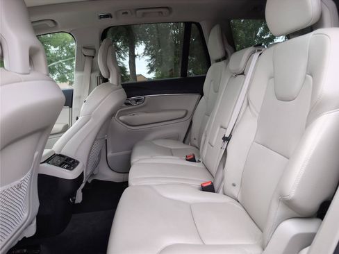 Used 2020 Volvo XC90 T5 Momentum FWD image 36