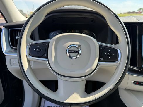 Used 2018 Volvo XC60 T5 Momentum w/ Vision Package AWD/4WD image 12