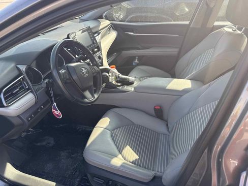 Used 2023 Toyota Camry SE image 3