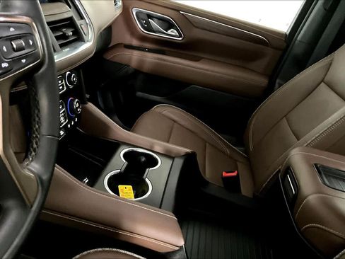 Used 2024 Chevrolet Suburban High Country w/ Premium Package 2 AWD/4WD image 16