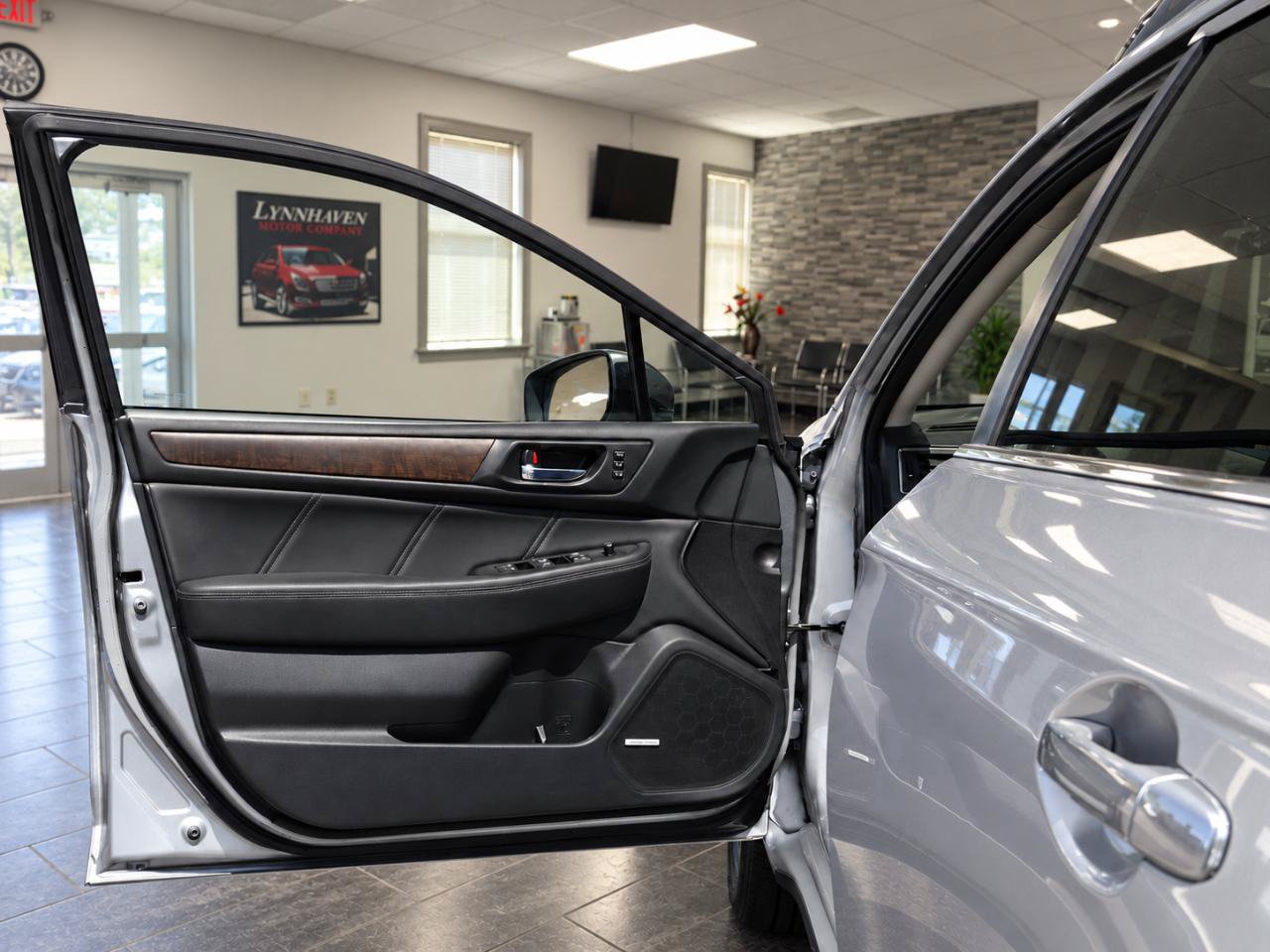 Used 2018 Subaru Outback 2.5i Limited AWD/4WD image 13