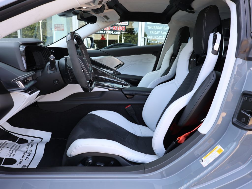 Used 2025 Chevrolet Corvette Z06 w/ Z07 Performance Package RWD image 16