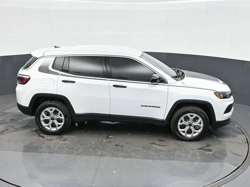 Used 2025 Jeep Compass Sport w/ Mopar Graphics Package AWD/4WD image 31