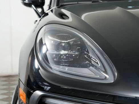 Certified 2023 Porsche Macan AWD/4WD image 11