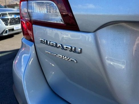 Used 2019 Subaru Outback 2.5i Premium image 11