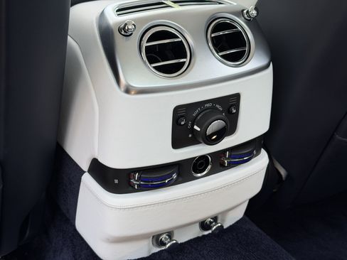 Used 2018 Rolls-Royce Ghost RWD image 38