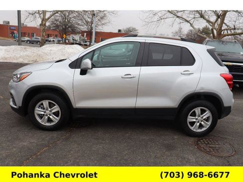 Used 2022 Chevrolet Trax LT w/ LT Convenience Package image 4