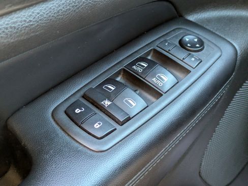 Used 2018 Jeep Grand Cherokee Altitude image 24