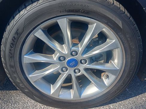 Used 2017 Ford Fusion SE w/ Fusion SE Technology Package FWD image 22