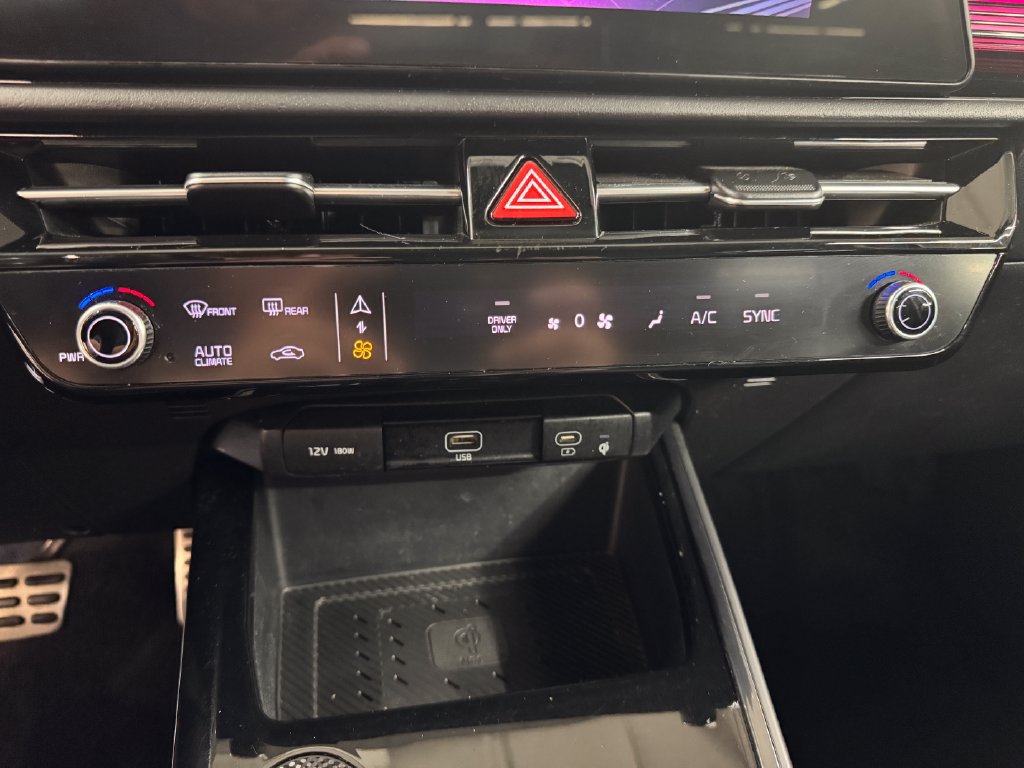 Used 2023 Kia Niro SX Touring FWD image 27