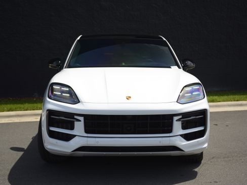 Certified 2026 Porsche Cayenne GTS AWD/4WD image 8