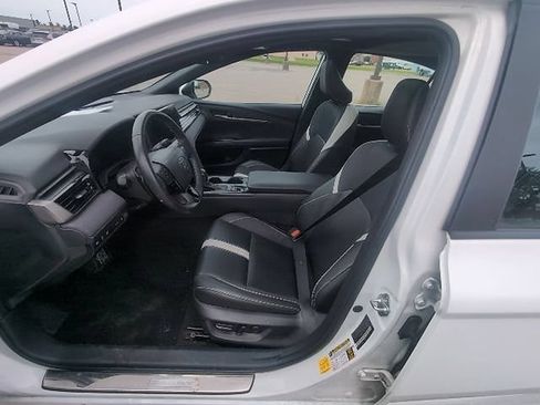 Used 2025 Toyota Camry SE w/ Convenience Package FWD image 11