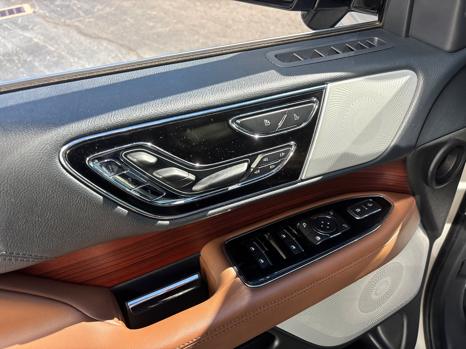 Certified 2022 Lincoln Navigator Reserve AWD/4WD image 12