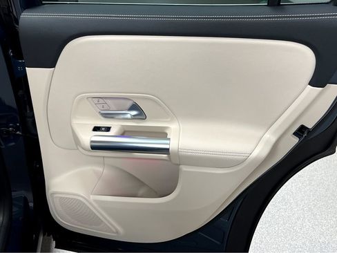 Used 2021 Mercedes-Benz GLA 250 4MATIC image 21