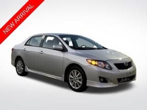 Used 2010 Toyota Corolla LE FWD image 1