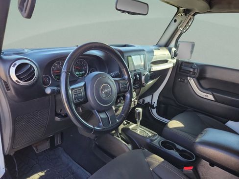 Used 2017 Jeep Wrangler Unlimited Sahara w/ Max Tow Package image 5