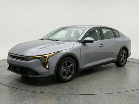 Used 2025 Kia K4 LXS image 3