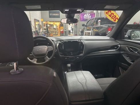 Used 2023 Chevrolet Traverse LT image 17