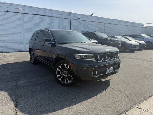 Used 2022 Jeep Grand Cherokee L Overland w/ Luxury Tech Group IV image 2