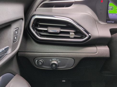 Certified 2022 Chevrolet Bolt EUV LT w/ Convenience Package FWD image 18