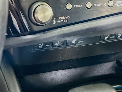 Used 2024 Lexus ES 350 w/ Premium Package FWD image 19